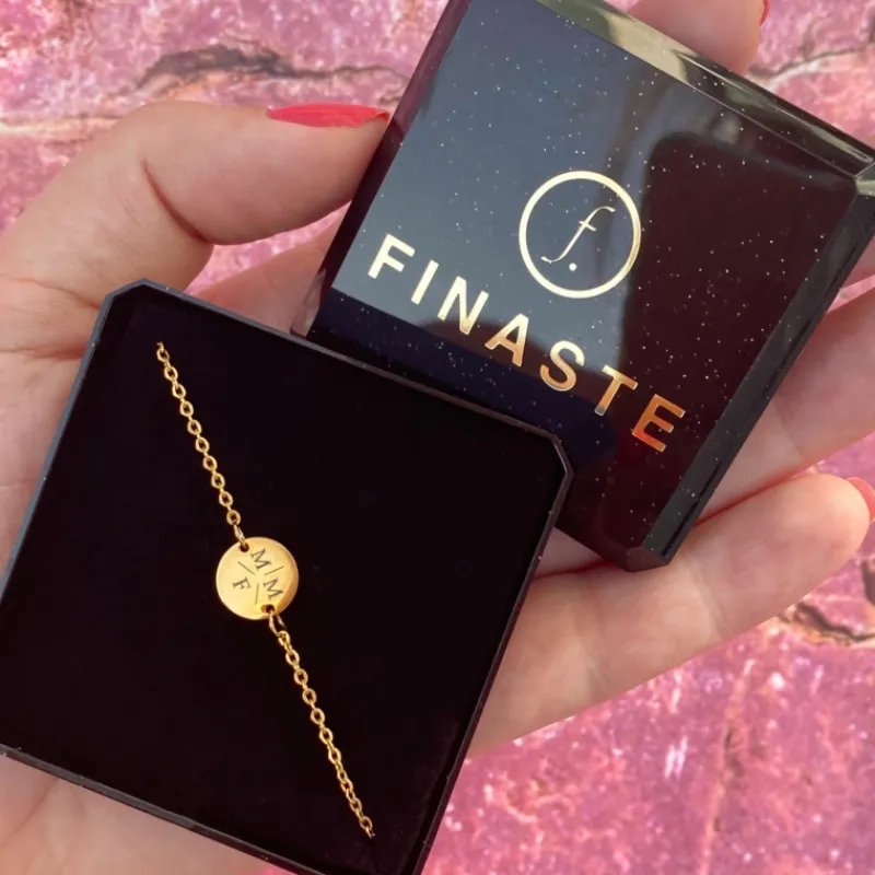 Finaste Armband 3 initialen met mini muntje goud kleurig Sale