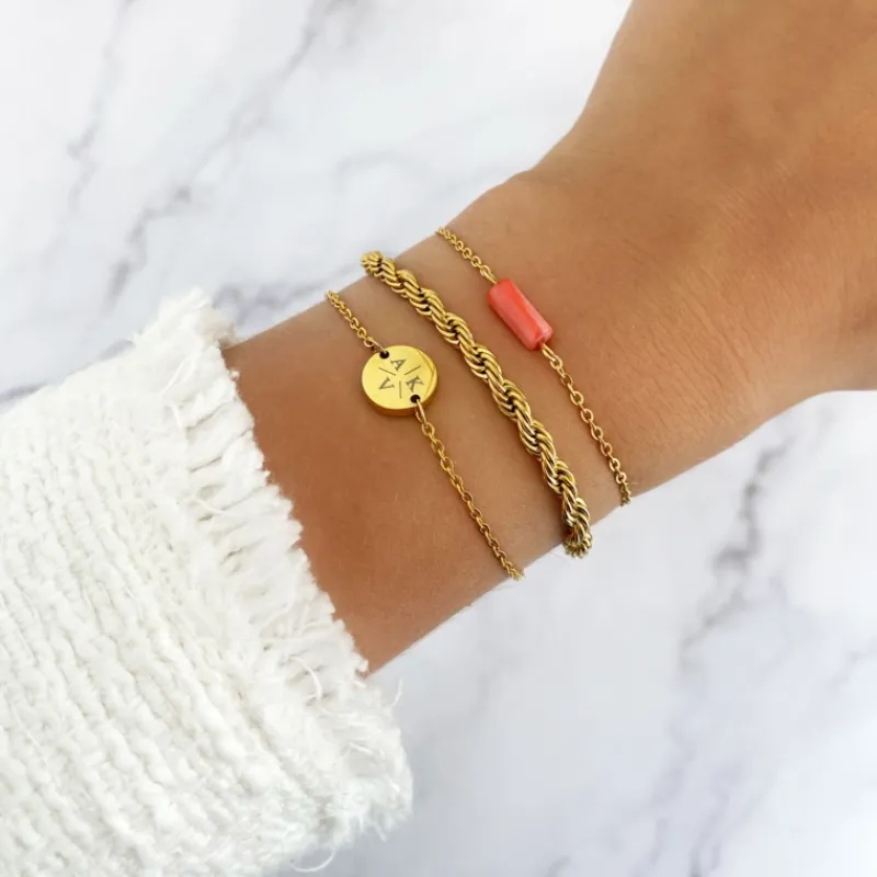 Finaste Armband 3 initialen met mini muntje goud kleurig Sale