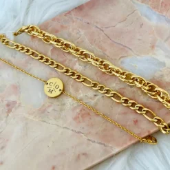 Finaste Armband 3 initialen met mini muntje goud kleurig Sale