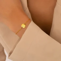 Finaste Armband 3 initialen met mini muntje goud kleurig Sale