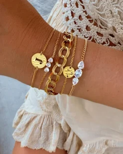 Finaste Armband 3 initialen met mini muntje goud kleurig Sale