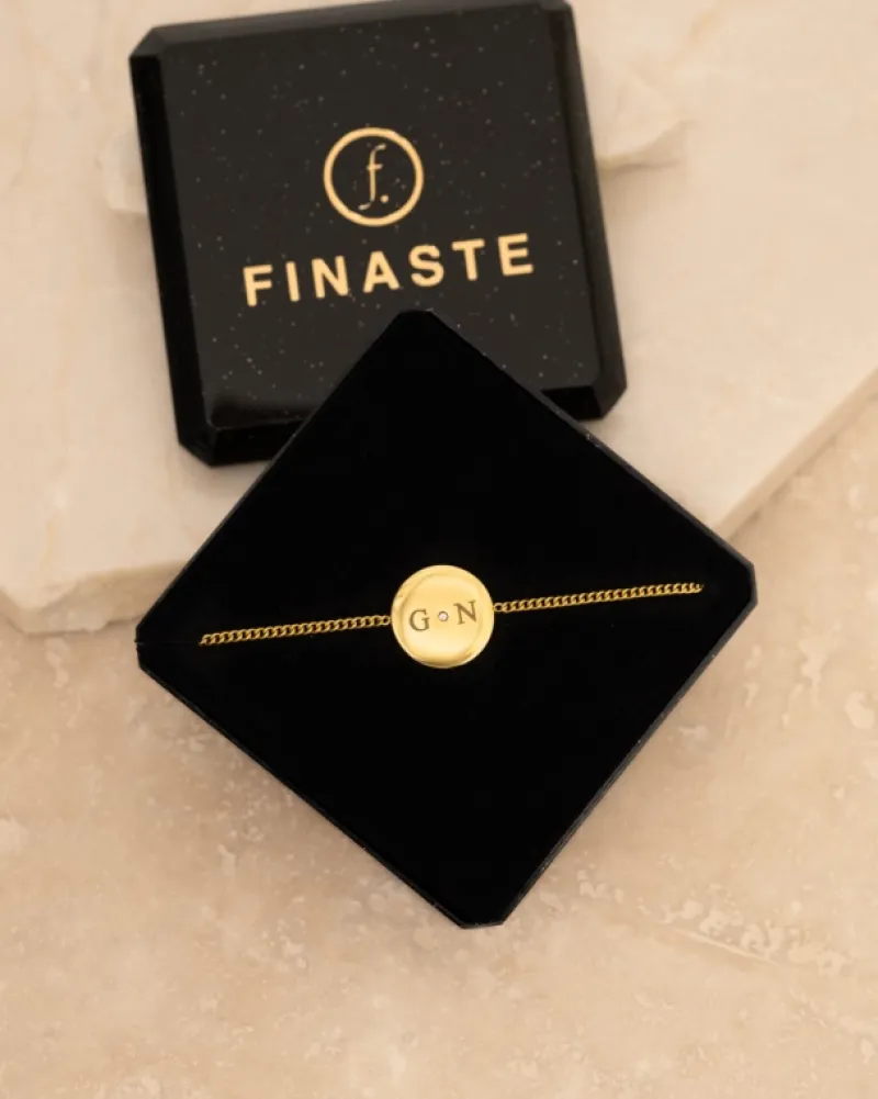 Finaste Armband 2 initials exclusive goudkleurig Sale