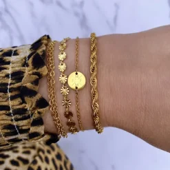 Finaste Armband 4 letters met mini coin goud kleurig Outlet