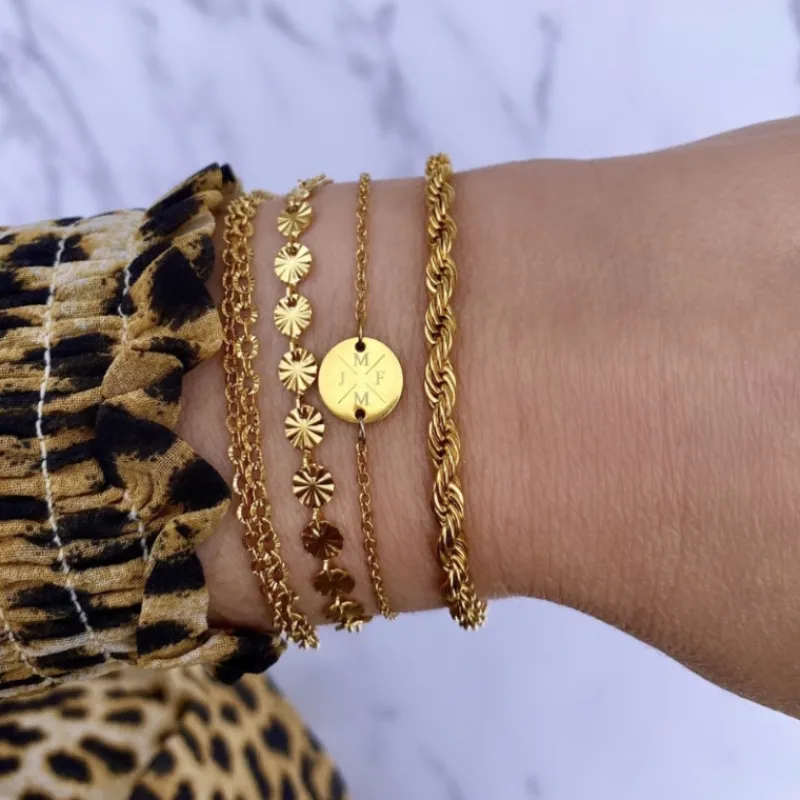 Finaste Armband 4 letters met mini coin goud kleurig Outlet