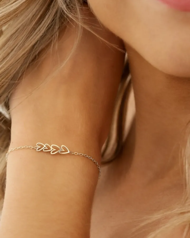 Finaste Armband love hearts Clearance