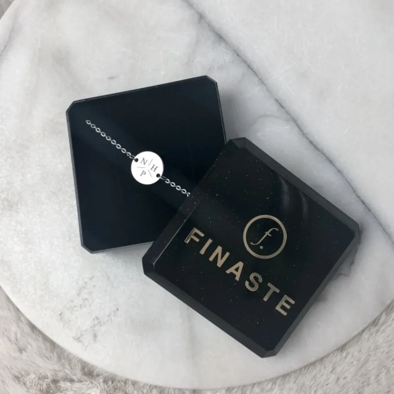 Finaste Armband Met Drie Letters Fashion