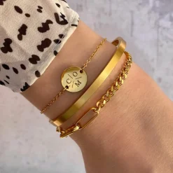 Finaste Armband Met Drie Letters Goud Kleurig Hot