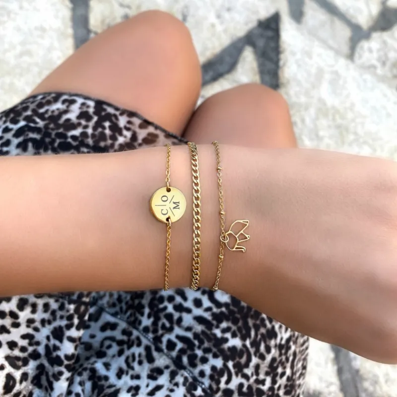 Finaste Armband Met Drie Letters Goud Kleurig Hot