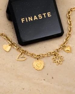 Finaste Armband met hartjes bedels goudkleurig Outlet