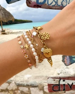 Finaste Armband met hartjes bedels goudkleurig Outlet
