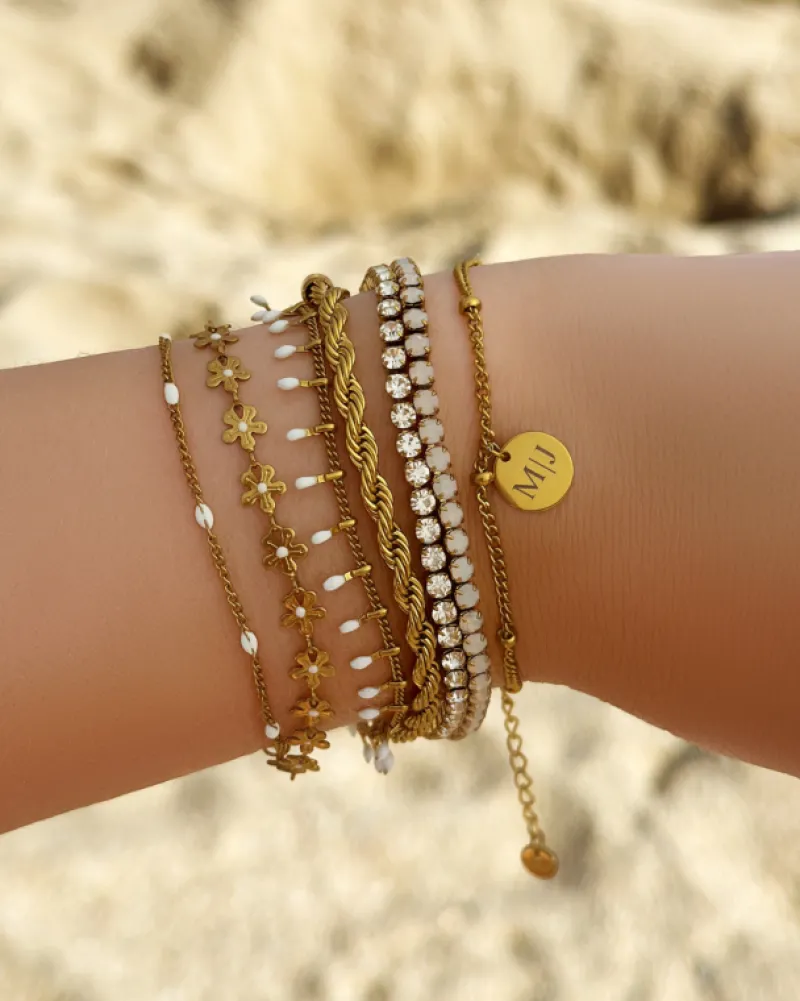 Finaste Armband Met Witte Bolletjes Goudkleurig Discount