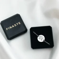 Finaste Armband vier letters Best