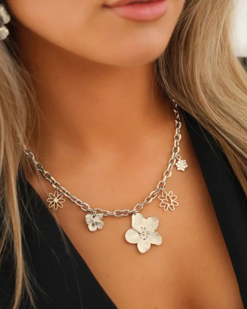 Finaste Bedelketting met bloemetjes Outlet