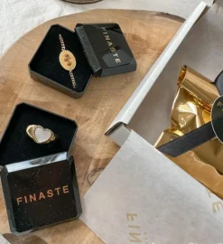 Finaste Birth flower armband met jouw gravering goudkleurig Hot