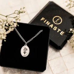 Finaste Birth flower ketting met jouw gravering Clearance