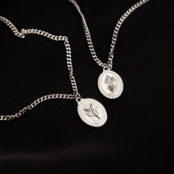 Finaste Birth flower ketting met jouw gravering Clearance