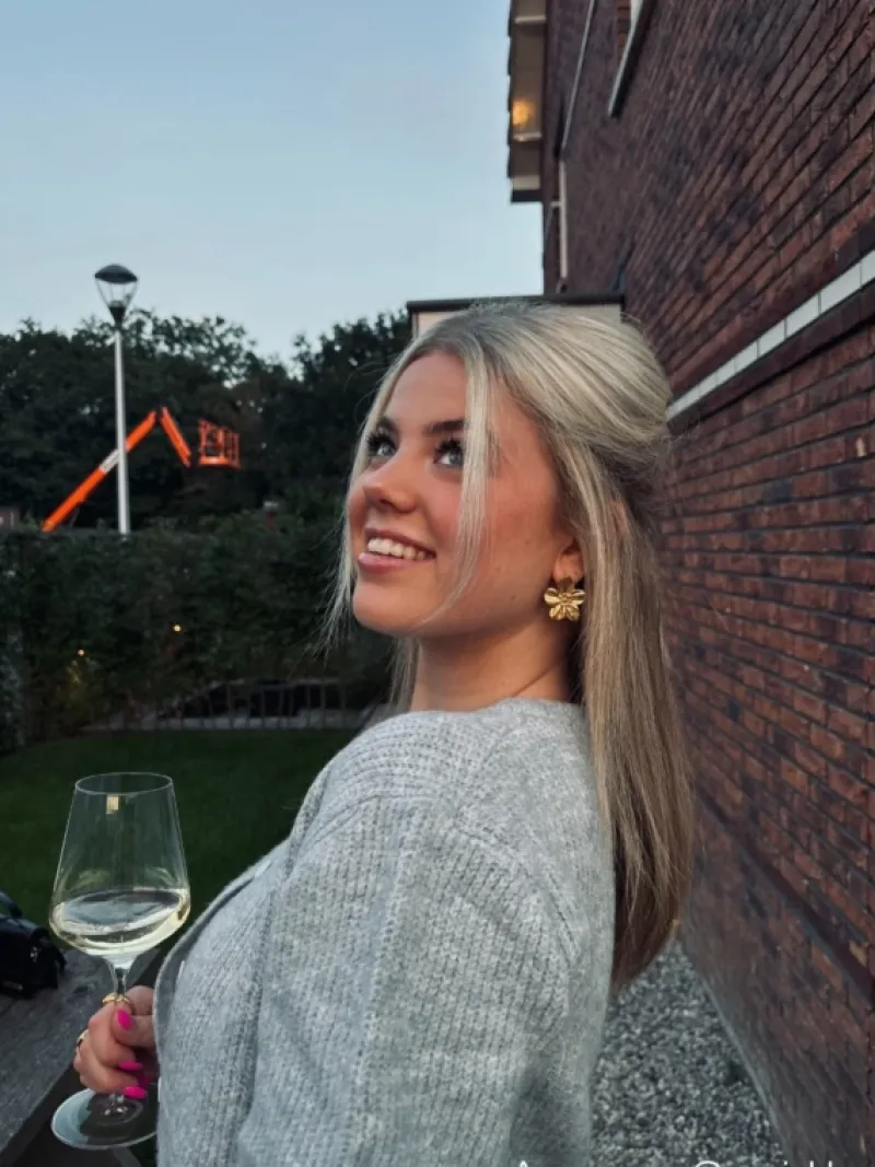 Finaste Bloem oorbellen goudkleurig Outlet