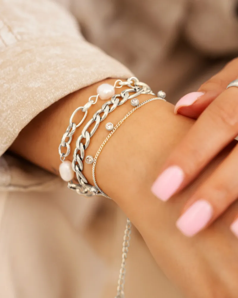 Finaste Chain and pearl bracelet Outlet