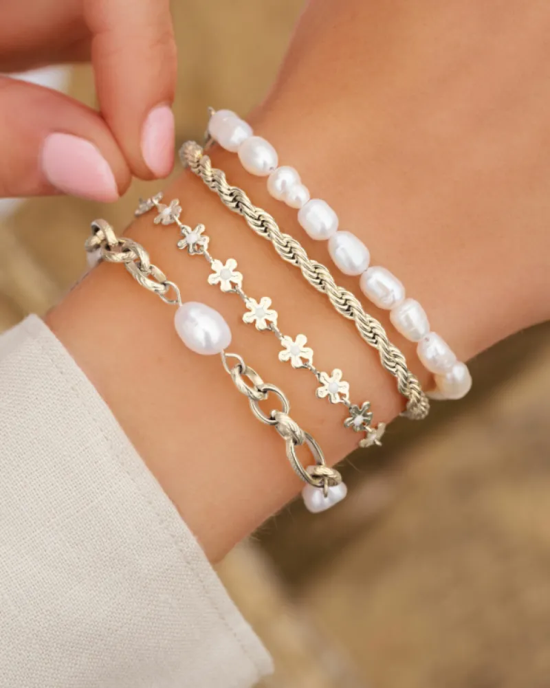 Finaste Chain and pearl bracelet Outlet