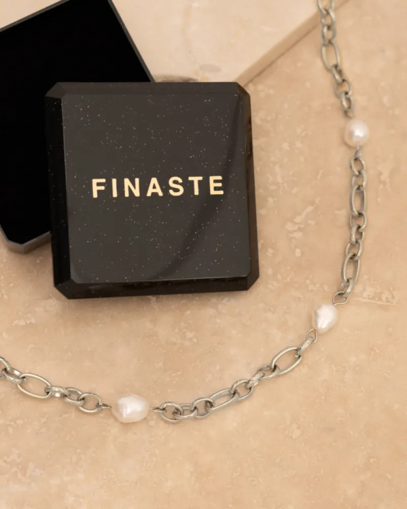 Finaste Chain and pearl necklace Online