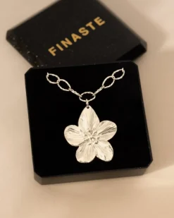 Finaste Chain ketting met bloem Hot