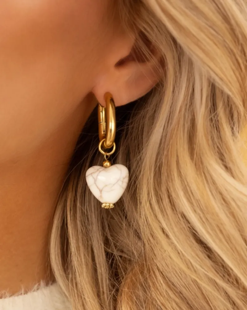 Finaste Chunky oorringen met hartje goudkleurig Outlet