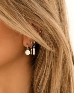 Finaste Earrings little white shells New