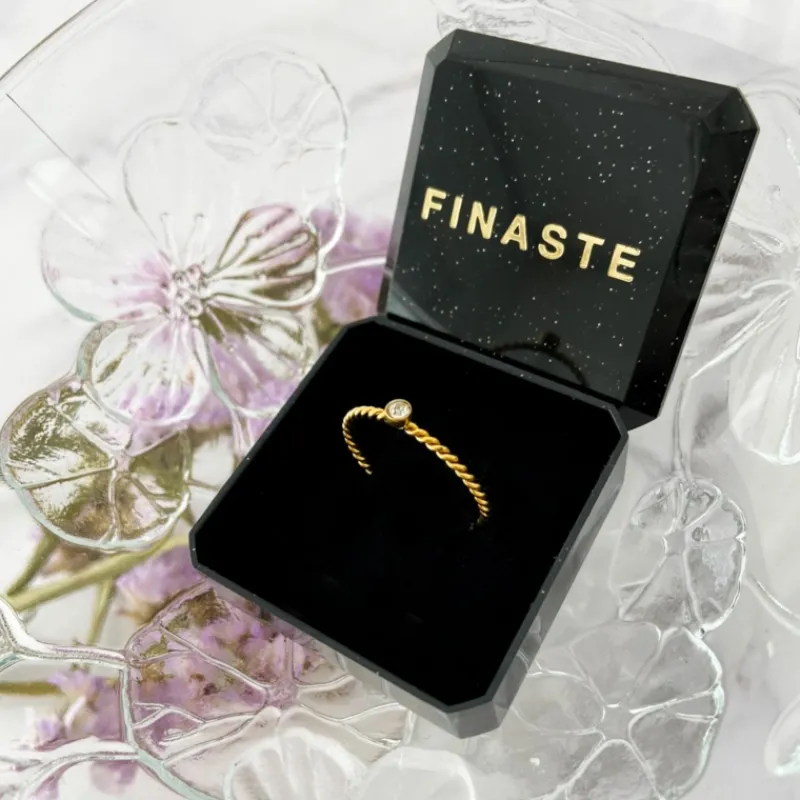 Finaste Gedraaid ringetje met steentje gold plated Best