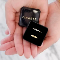 Finaste Gedraaide ring met 3 steentjes goud kleurig Outlet
