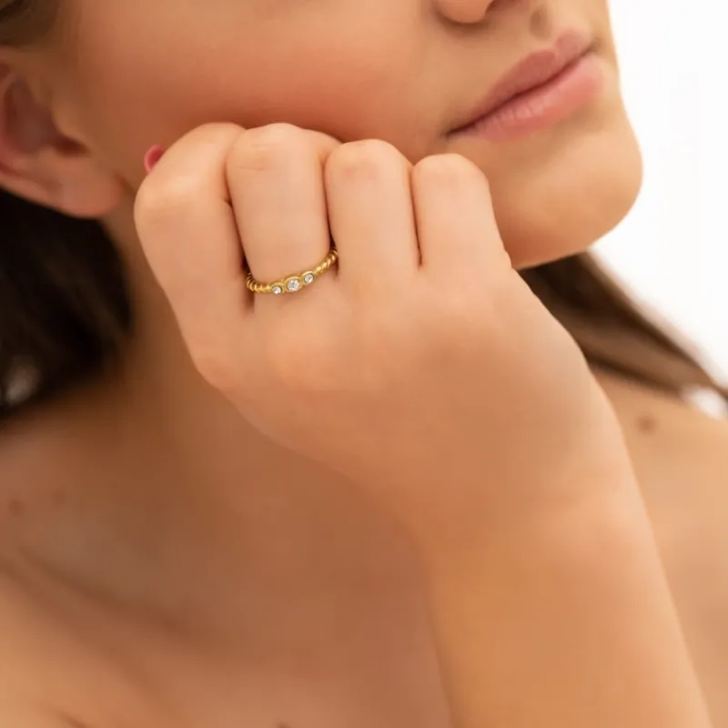 Finaste Gedraaide ring three stones goudkleurig Hot
