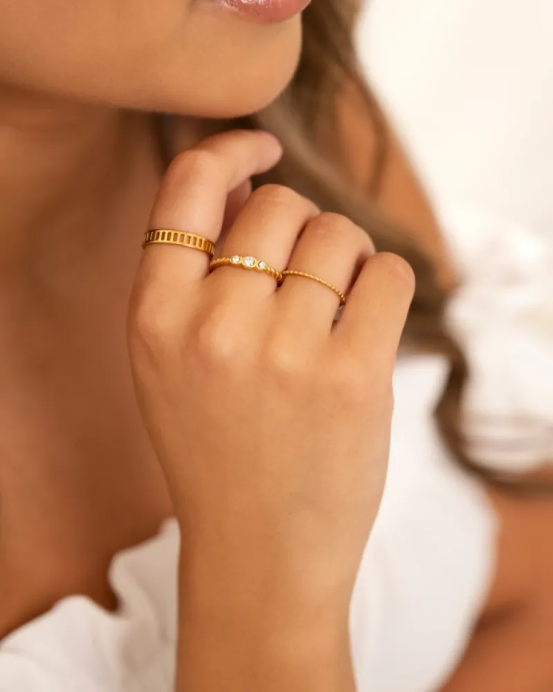 Finaste Gedraaide ring three stones goudkleurig Hot