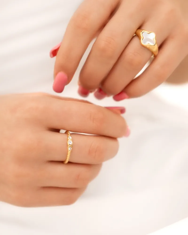 Finaste Gedraaide ring three stones goudkleurig Hot