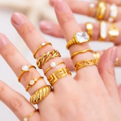 Finaste Golddigger ring triangle gold plated Outlet