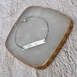 Finaste Graveerbare bar armband met sierletters Discount