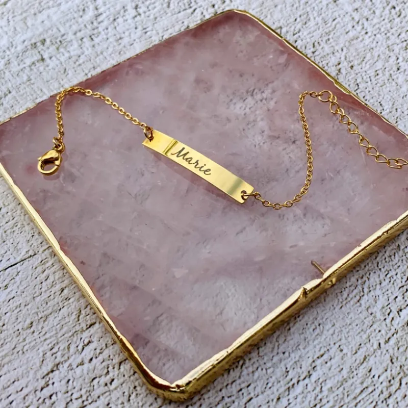 Finaste Graveerbare bar armband met sierletters goud kleurig Sale