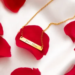 Finaste Graveerbare bar ketting met sierletters goud kleurig Online