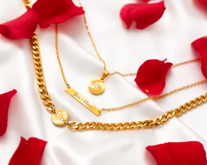 Finaste Graveerbare bar ketting met sierletters goud kleurig Online