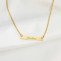 Finaste Graveerbare bar ketting met sierletters goud kleurig Online