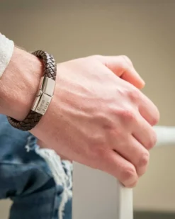 Finaste Graveerbare leren mannen armband bruin Sale