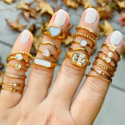 Finaste Graveerbare minimalistische ring met vierkantje goud kleurig Fashion