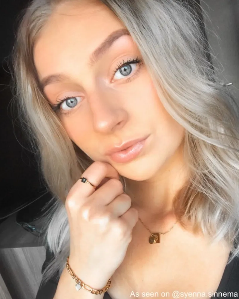 Finaste Graveerbare minimalistische ring met vierkantje goud kleurig Fashion