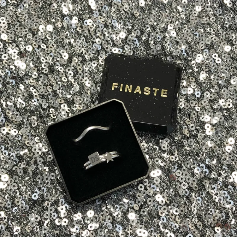 Finaste Graveerbare minimalistische ring met vierkantje Fashion