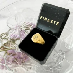 Finaste Grote zegelring 1 letter goud kleurig Clearance