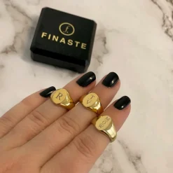 Finaste Grote zegelring 1 letter goud kleurig Clearance