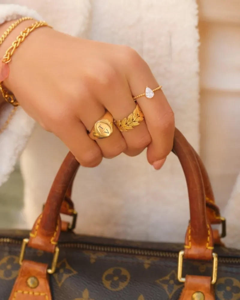 Finaste Grote zegelring 2 letters goud kleurig Clearance