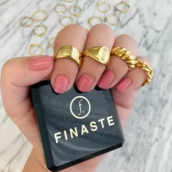 Finaste Grote zegelring 3 letters goud kleurig Clearance