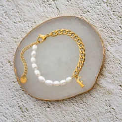 Finaste Initial armband chain & pearl kleur goud Online