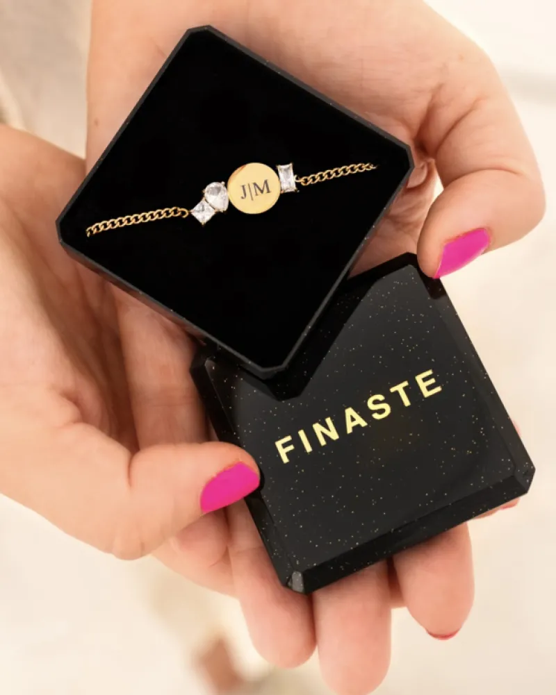 Finaste Initial armband high-end stones goudkleurig New