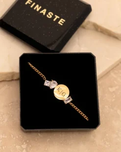 Finaste Initial armband high-end stones goudkleurig New