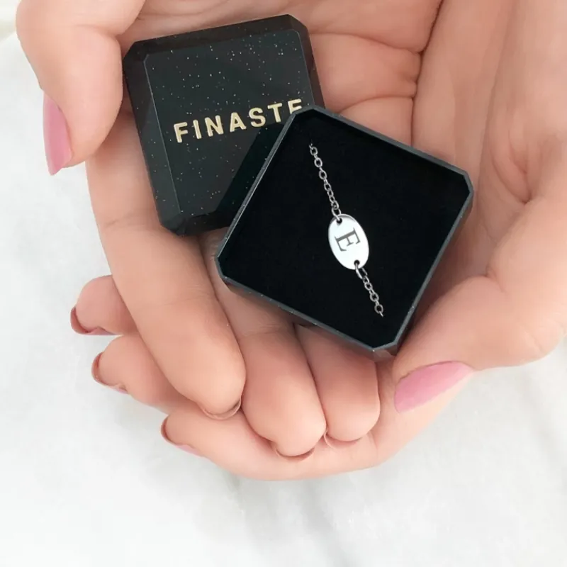 Finaste Initial armband met ovaal muntje Fashion